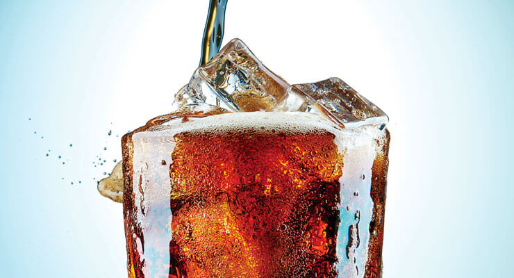 copo com Coca-Cola bem gelado
